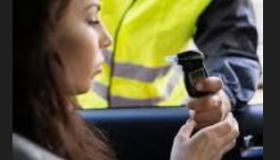 Fermo a bordo di autovettura con motore acceso: può rispondere di guida in stato di ebbrezza?