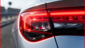 Stop lampeggianti in frenata di emergenza nel nuovo CdS, la novità per le auto in UE da luglio 2026  continua su: https://www.geopop.it/stop-lampeggianti-frenata-di-emergenza-auto-nuovo-codice-della-strada-novita-ue-luglio-2026/ https://www.geopop.it/
